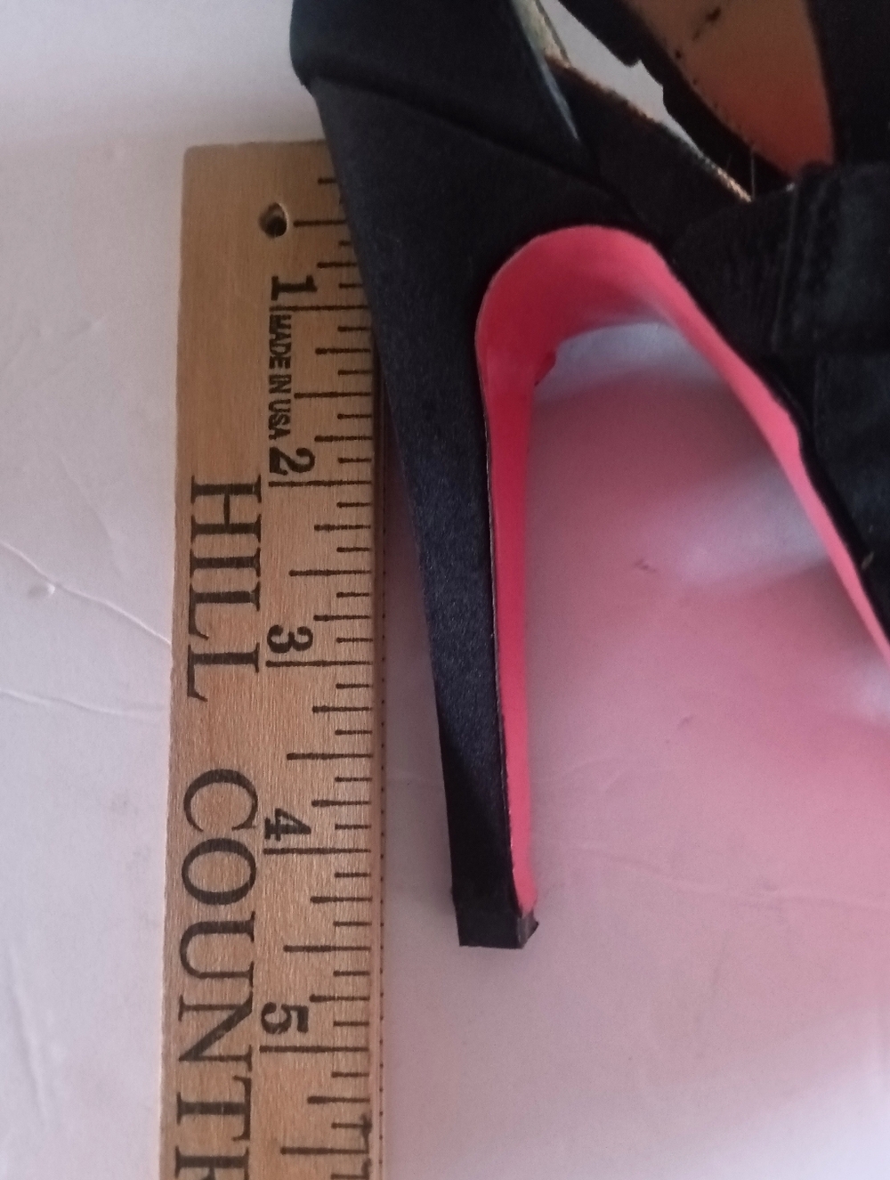 Betsey Johnson  Black Satin Strappy Heels Signature Pink Insoles Side Bow Size 8 - Picture 9 of 9